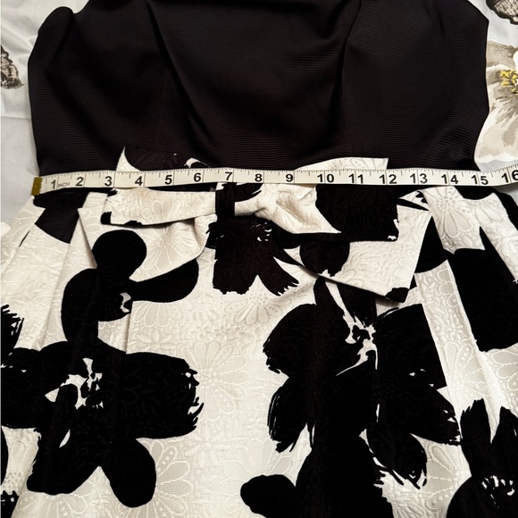 Elegant Black and White Floral Tahari Dress - Picture 6 of 7